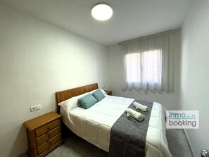 2 bedrooms, WiFi, bed sheets - Sol Cambrils, heated parking and swimming pool (CAMBRILS)