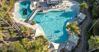 Luxe Beachfront 4BRM, Mega Terrace & Resort Pools