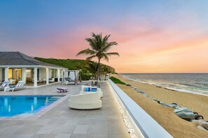 7 bedrooms - La Perla Estate - 7 BR Luxury Beachfront Villa With Utmost Privacy (Les Terres Basses)