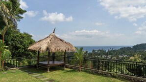BBQ/picnic Area - Attara Hills Sunset Villa Senggigi (Senggigi)