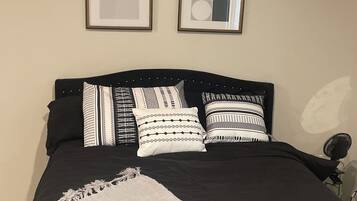 Iron/ironing board, WiFi, bed sheets