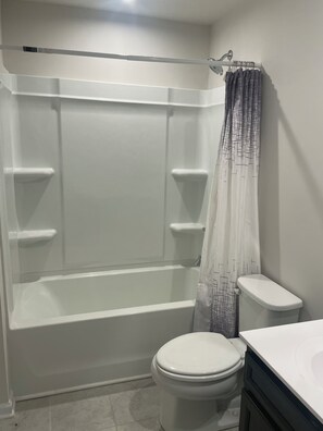 Asciugacapelli, asciugamani, sapone, carta igienica