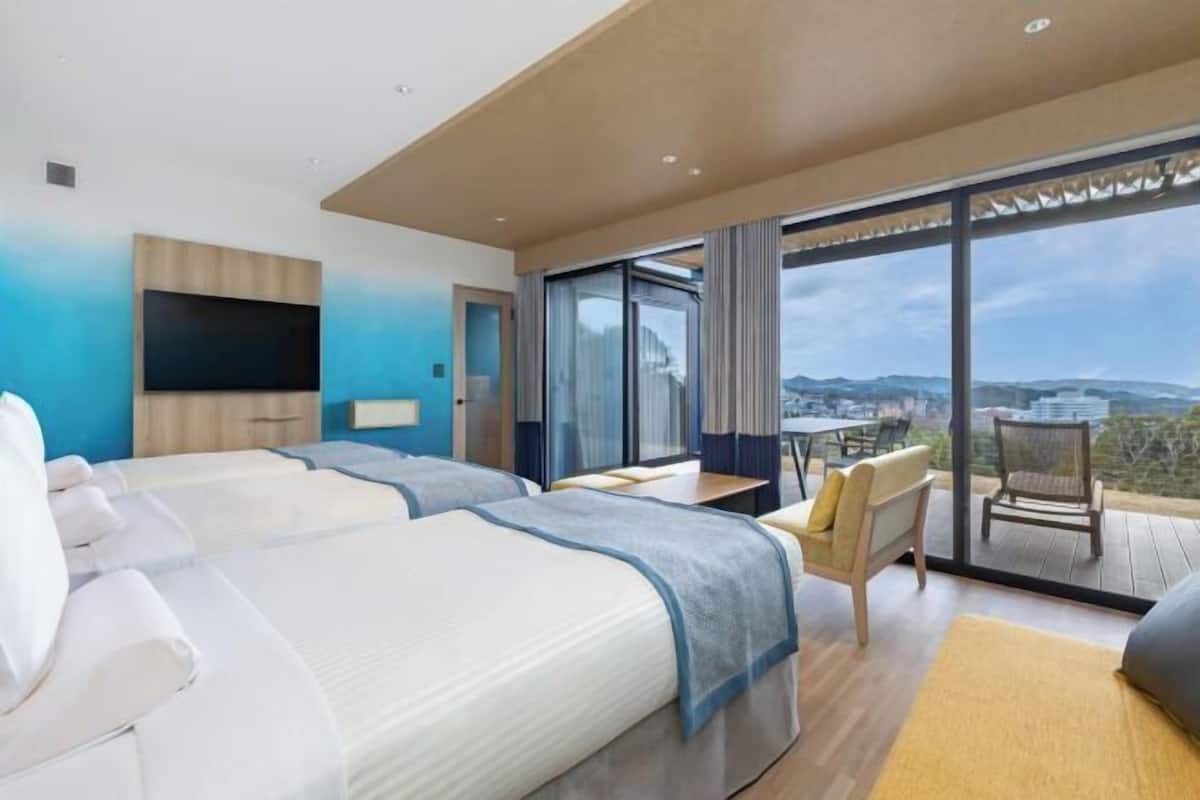 In-room safe, bed sheets