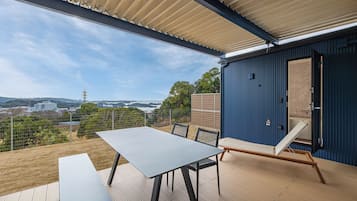 客房, 非吸煙房, 桑拿 (Hillside Villa with private dog park) | 房內夾萬、床單