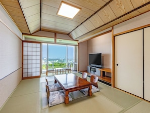 Habitación de estilo japonés, no fumadores, vistas al mar (10 Tatami) | Caja fuerte y ropa de cama