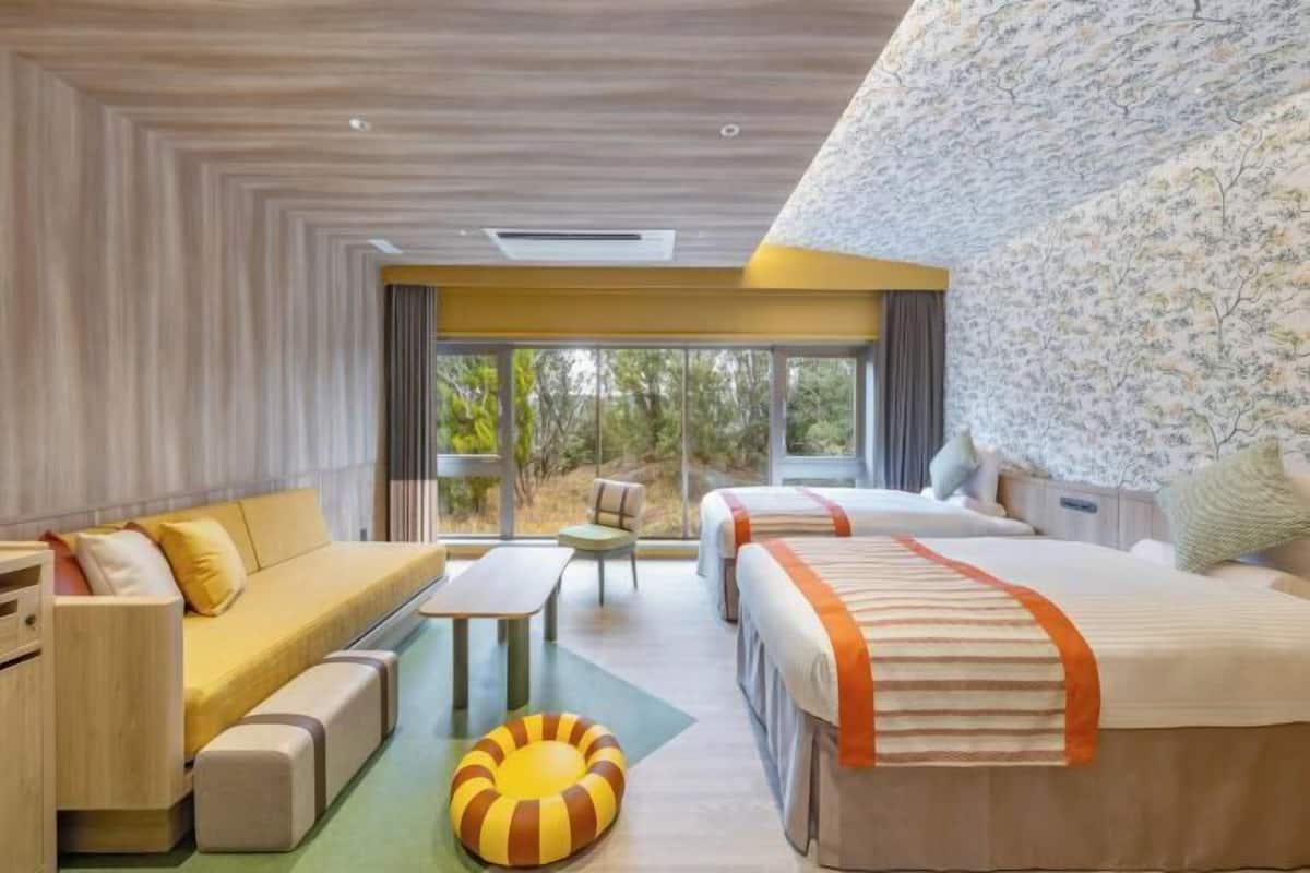 In-room safe, bed sheets