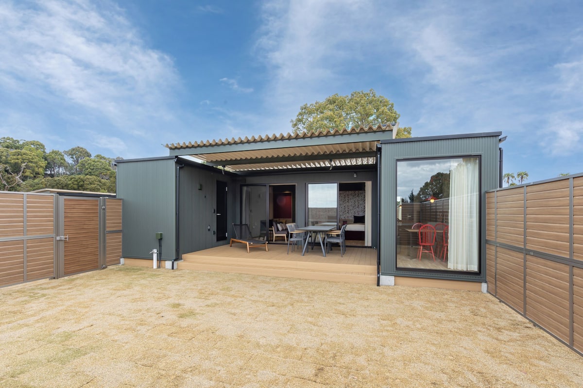 Garden Terrace Villa with private dog park and Sauna, Non-smoking | In-room safe, bed sheets