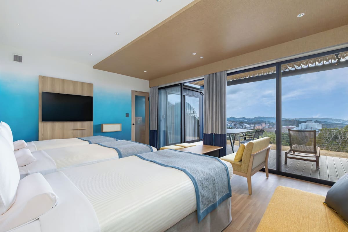 Hillside Villa with private dog park and Sauna, Non-smoking | In-room safe, bed sheets