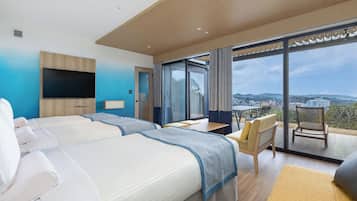 Hillside Villa with private dog park and Sauna, Non-smoking | In-room safe, bed sheets