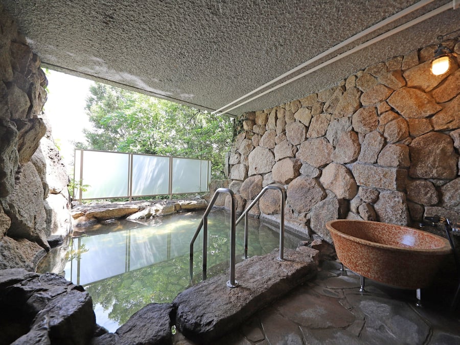 Separate tub and shower, free toiletries, hair dryer, slippers