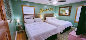 3 bedrooms, iron/ironing board, free WiFi, bed sheets - That 60's Place -Near Opry, Airport & Dwtn - 3bdrm - 85" TV - Step back in time! (Nashville)