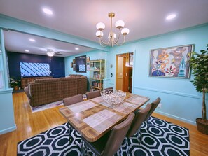 Dining - That 60's Place -Near Opry, Airport & Dwtn - 3bdrm - 85" TV - Step back in time! (Nashville)