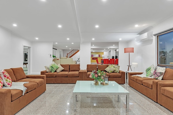 Spacious Lounge/Sitting Area with Sofa Beds