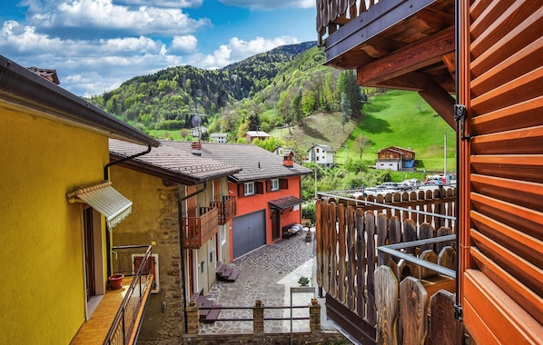 Property grounds - Awesome apartment in Pezzoro (Pezzoro)