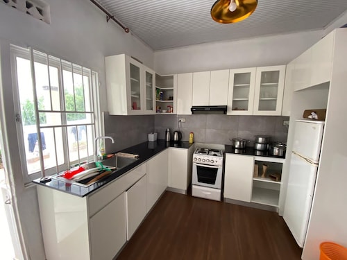4Bed House- SmartTV- Garden- Pet & Family Friendly