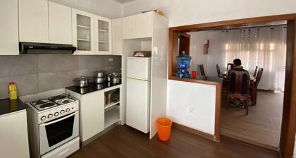 4Bed House- SmartTV- Garden- Pet & Family Friendly