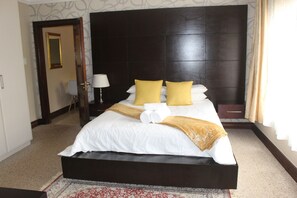 2 slaapkamers, een bureau, een strijkplank/strijkijzer, wifi