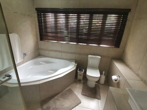 Dusche, Handtücher, Toilettenpapier