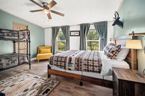 3 sovrum, skrivbord, strykjärn/strykbräda och wi-fi