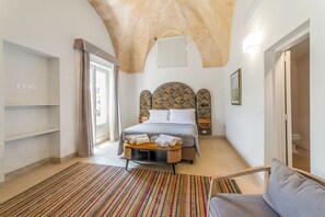 7 bedrooms, iron/ironing board, free WiFi, bed sheets