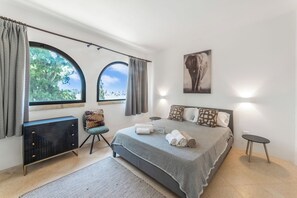 7 slaapkamers, een strijkplank/strijkijzer, gratis wifi, beddengoed