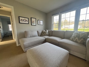 Smart TV - Chagrin Falls light filled 2 bed 1 bath in the Village (Chagrin Falls)