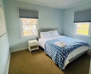 2 bedrooms, WiFi, bed sheets - Chagrin Falls light filled 2 bed 1 bath in the Village (Chagrin Falls)