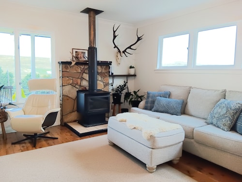 Cosy Cooma Holiday Home in the Snowy Mountains.
