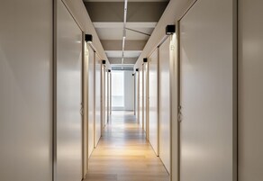 Cubrecamas, sistema de insonorización y wifi gratis 