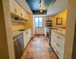 Microonde, forno, piano cottura, lavastoviglie