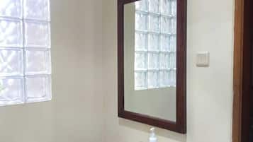 Family Room, Garden View | Bathroom