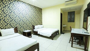 Family Room, Garden View | Bathroom - Newly Frances Hotel Cipaganti (Bandung)