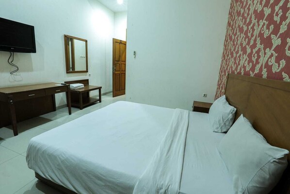 Deluxe Double Room - Newly Frances Hotel Cipaganti (Bandung)