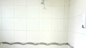 Family Room, Garden View | Bathroom - Newly Frances Hotel Cipaganti (Bandung)