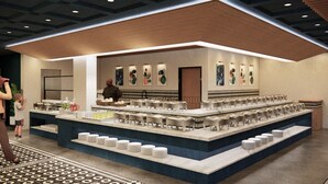Disposição de buffet com várias estações de serviço e um balcão para bebidas.