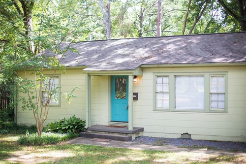 Blue Jay House in North Fondren - Comfortable & quiet 2 BR / 1 BA