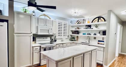 Spacious 5-bedroom house with AC and WiFi near downtown Littleton.