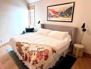 1 habitación, tabla de planchar con plancha, cuna de viaje y wifi