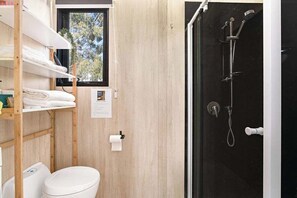 Shower, hair dryer, towels - Cathedral Views by Tiny Away (Buxton)