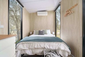 1 bedroom, bed sheets