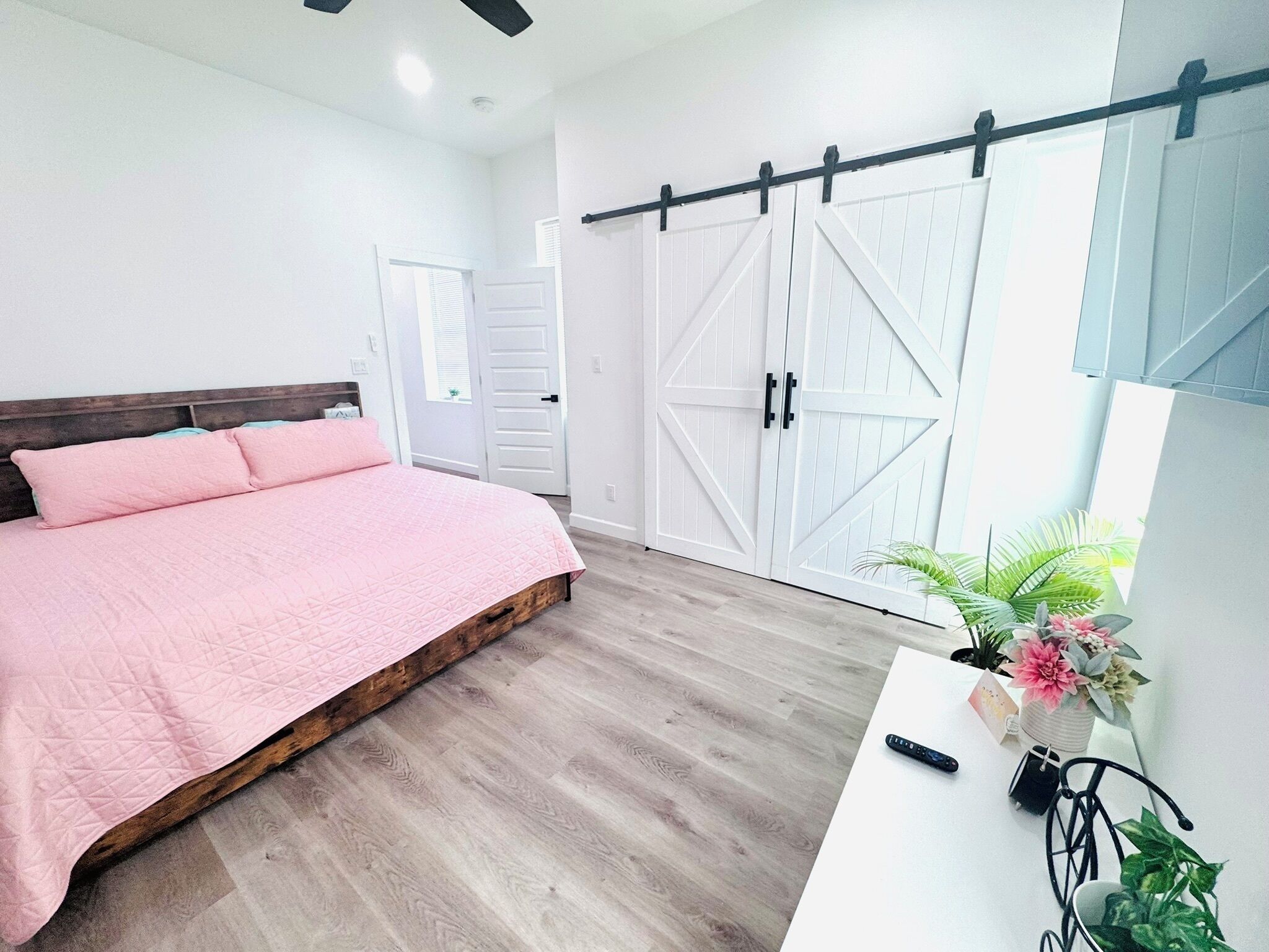 4 bedrooms, iron/ironing board, free WiFi, bed sheets