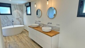 A modern bathroom with a freestanding bathtub, two oval sinks on a wooden countertop, and three wall-mounted mirrors. - Villa 6 rooms - 10 people (8 adults max) - Private pool - Air conditioning - WiFi - Sainte Maxime (STE MAXIME)