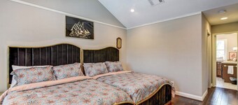 Riverfront, Pool, HotTub, BoatRamp, Deck, Sleeps16