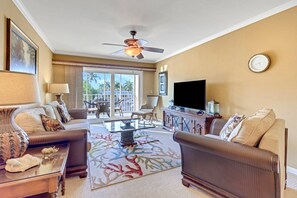Smart TV - Fort Myers River District Condo Close to Shopping, Dining & Nightlife! Heated Pool & Free Parking! (Fort Myers)