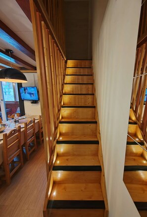 Interior - Friendly duplex 6 people. 39m² 3 separate sleeping areas, EAST balcony view. (VAL THORENS)