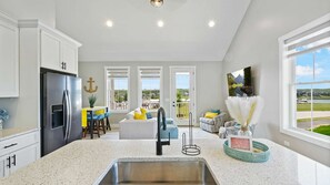 Interior - 3 Bedroom Duplex with Marina Views (Ottawa)