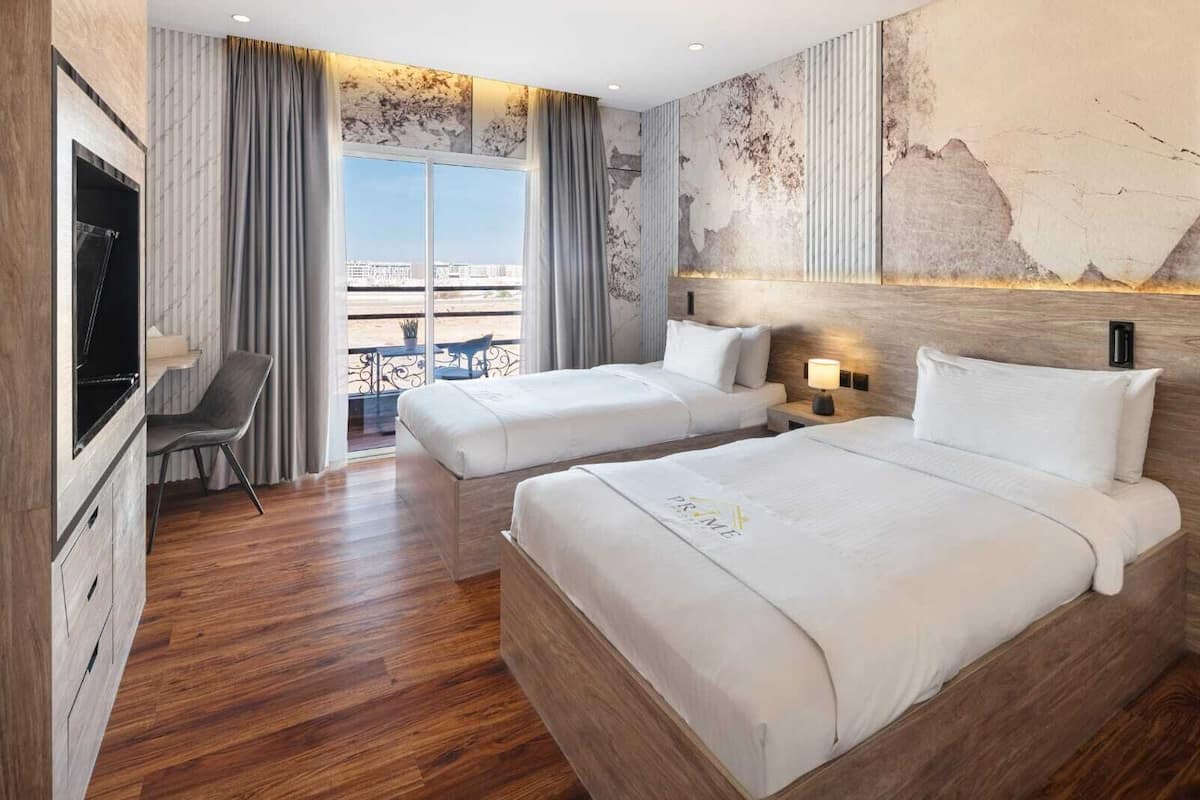 Superior Twin Room, Sea View | In-room safe, desk, iron/ironing board (on request), WiFi (free)