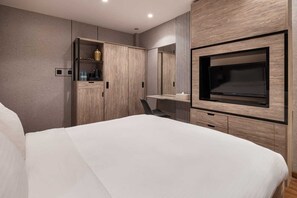 Coffres-forts dans les chambres, bureau, fer et planche à repasser