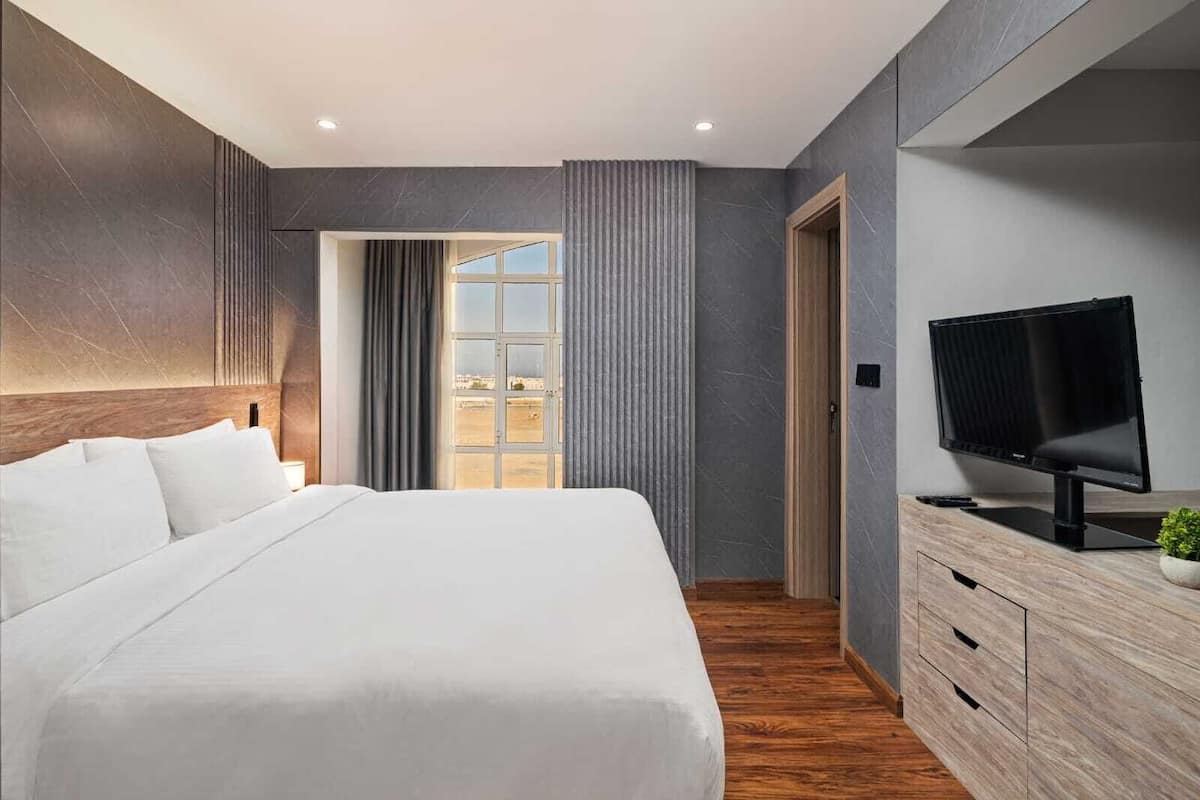 Kamar Single Deluks, pemandangan kota | 1 kamar tidur, brankas, meja kerja, dan setrika/meja setrika