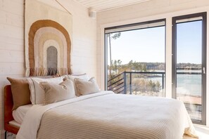 4 bedrooms, desk, travel cot, WiFi